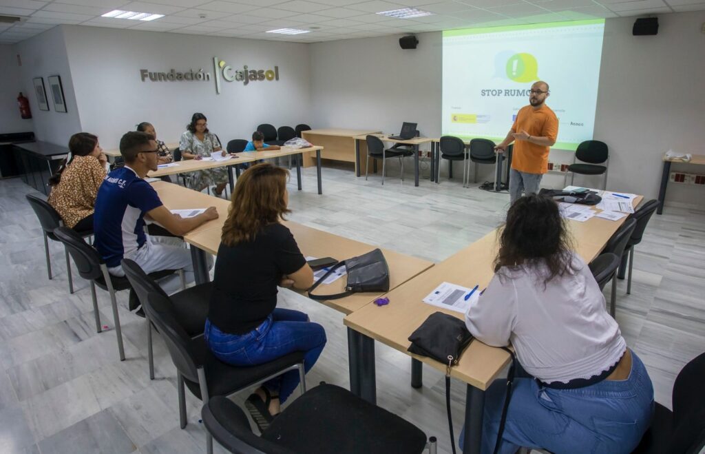 Andalucía Acoge celebra el curso Stop Rumores en Huelva