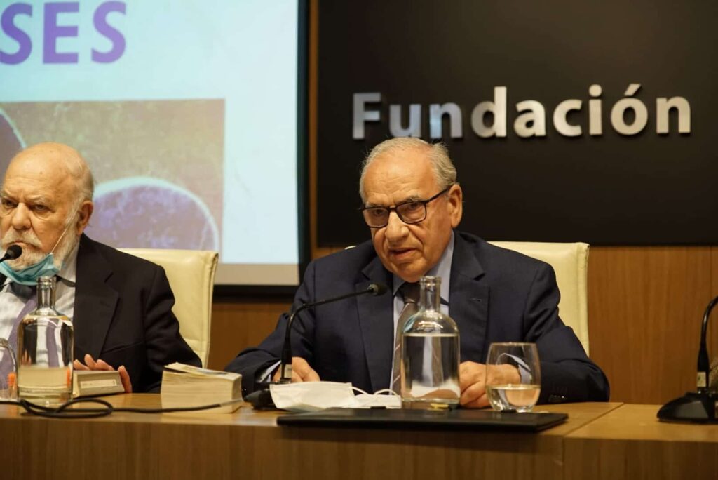 Alfonso Guerra y Antonio Cascales dialogan sobre «Un siglo con Ulises»