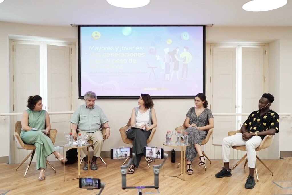 Encuentro “Mayores y jóvenes: dos generaciones bajo el peso de los tópicos”, en Fundación Cajasol