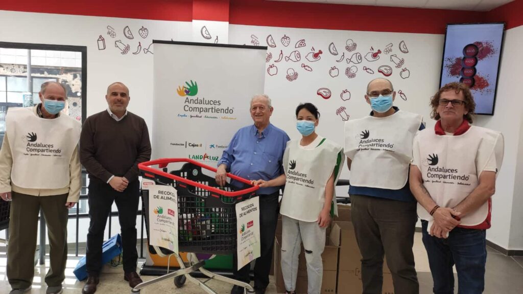 ‘Andaluces Compartiendo’ recoge más de 885 kilos de alimentos en tres centros de la cadena + ahorro en Córdoba