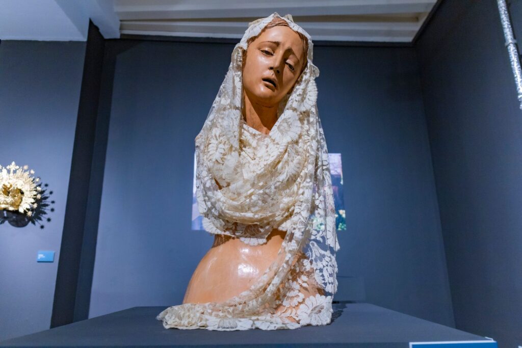 'Tras El Milagro' desvela en la Fundación Cajasol en Cádiz el nuevo palio de la Hermandad de la Cena