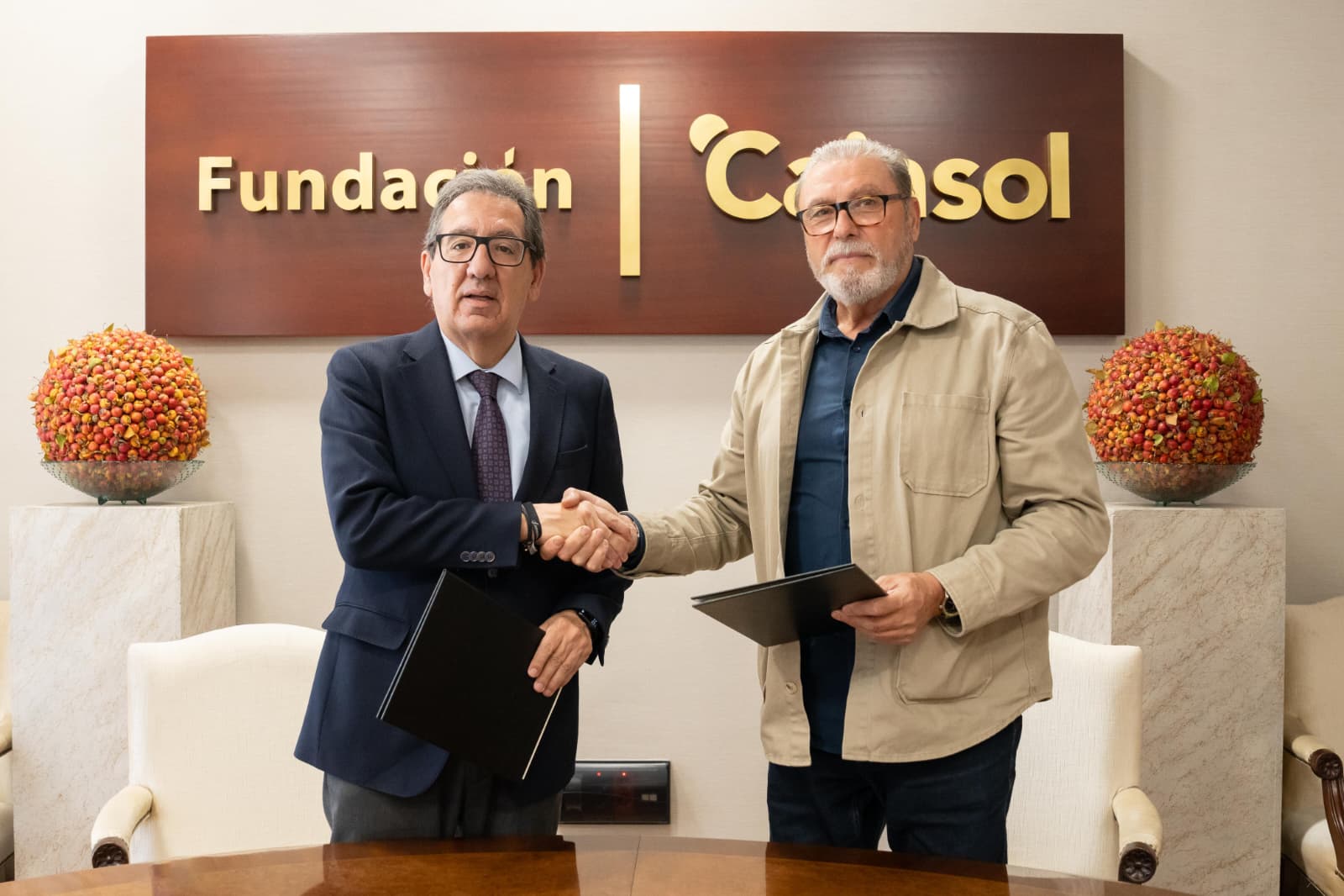 Fundación Cajasol y UGT Sevilla promueven empleo y cultura