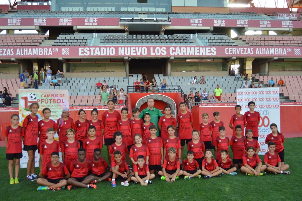La Fundación Cajasol facilita 40 becas para disfrutar del XII Campus de Fútbol Ciudad de Granada