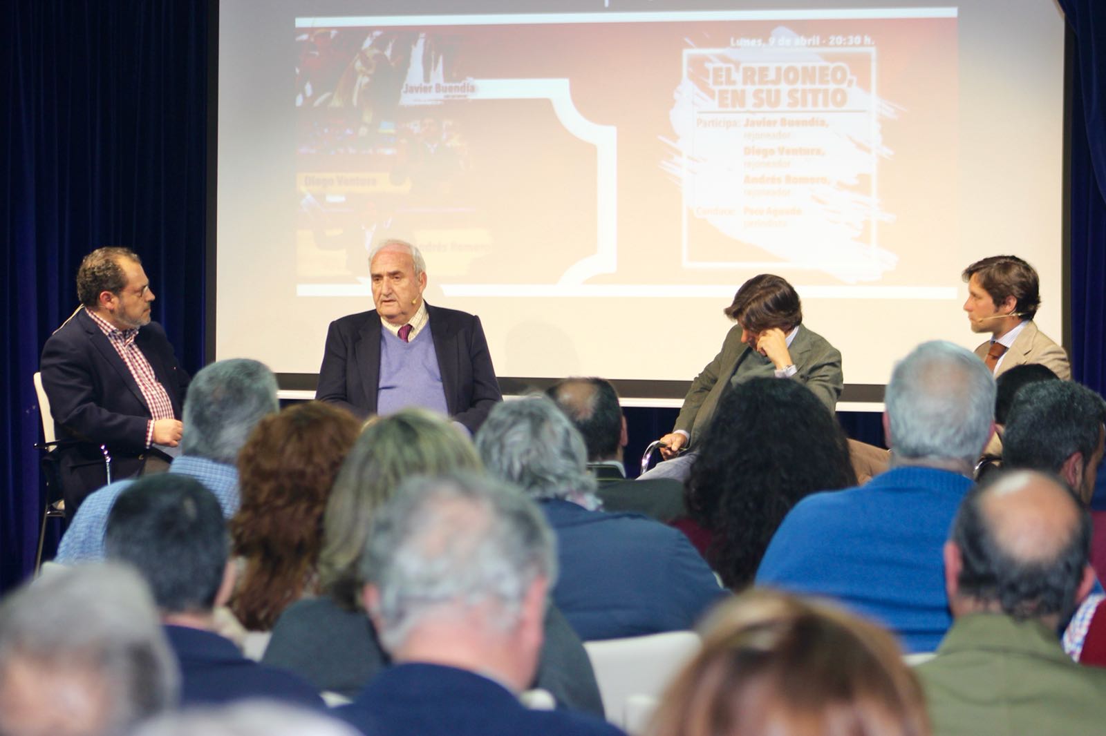 Un momento de la charla sobre el rejoneo en el XXVII ciclo Los Toros de la Fundación Cajasol en Huelva