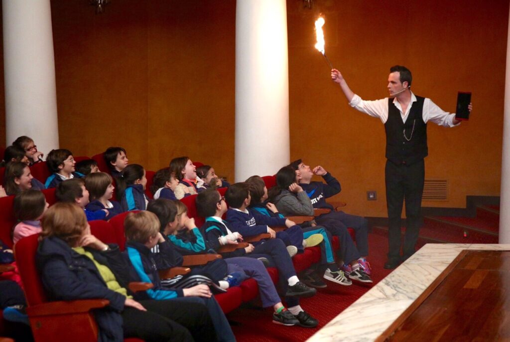 El programa educativo ¡Abracadabra! despierta la ilusión por la magia en los más pequeños