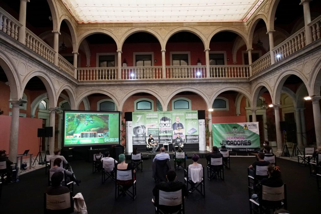 Andalucía Game culmina con éxito un fin de semana repleto de torneos on line y ponencias con expertos youtubers en la Fundación Cajasol