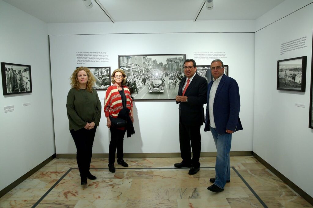 La Fundación Cajasol inaugura la nueva exposición que rinde homenaje al fotoperiodista Enrique Meneses
