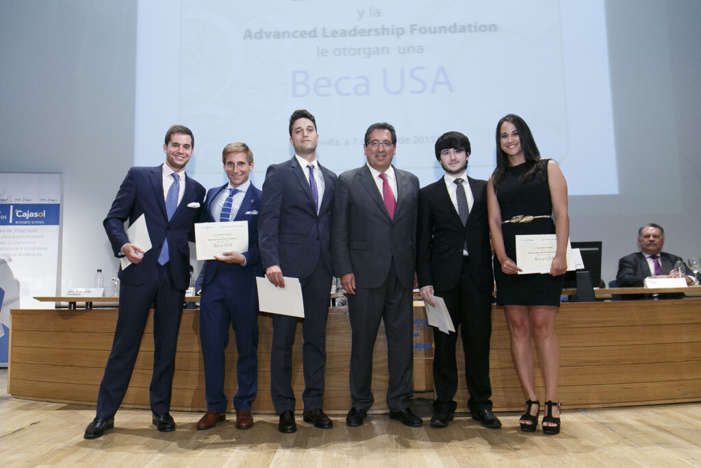 Más de 200 alumnos de Másteres y Cursos de Experto del Instituto de Estudios Cajasol celebran el Acto de Clausura del Curso Académico