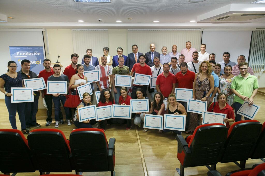 33 jóvenes desempleados participan con éxito en el Taller de Oficio 2015 de la Fundación MAS