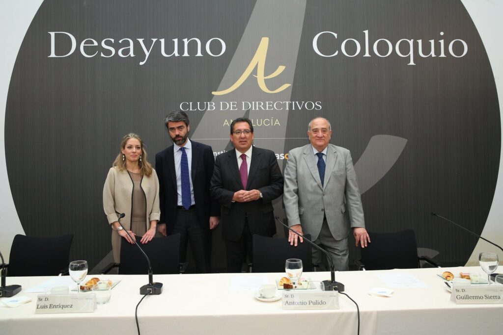 Antonio Pulido asiste al Club de Directivos Andalucía con la conferencia de Luis Enríquez, CEO de Vocento