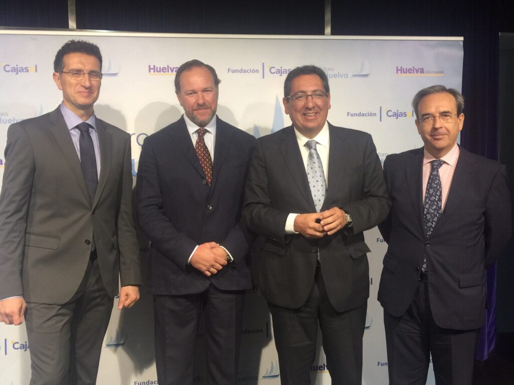 Antonio Pulido asiste al Foro Huelva con ponencia de José Luis García, presidente de la FOE