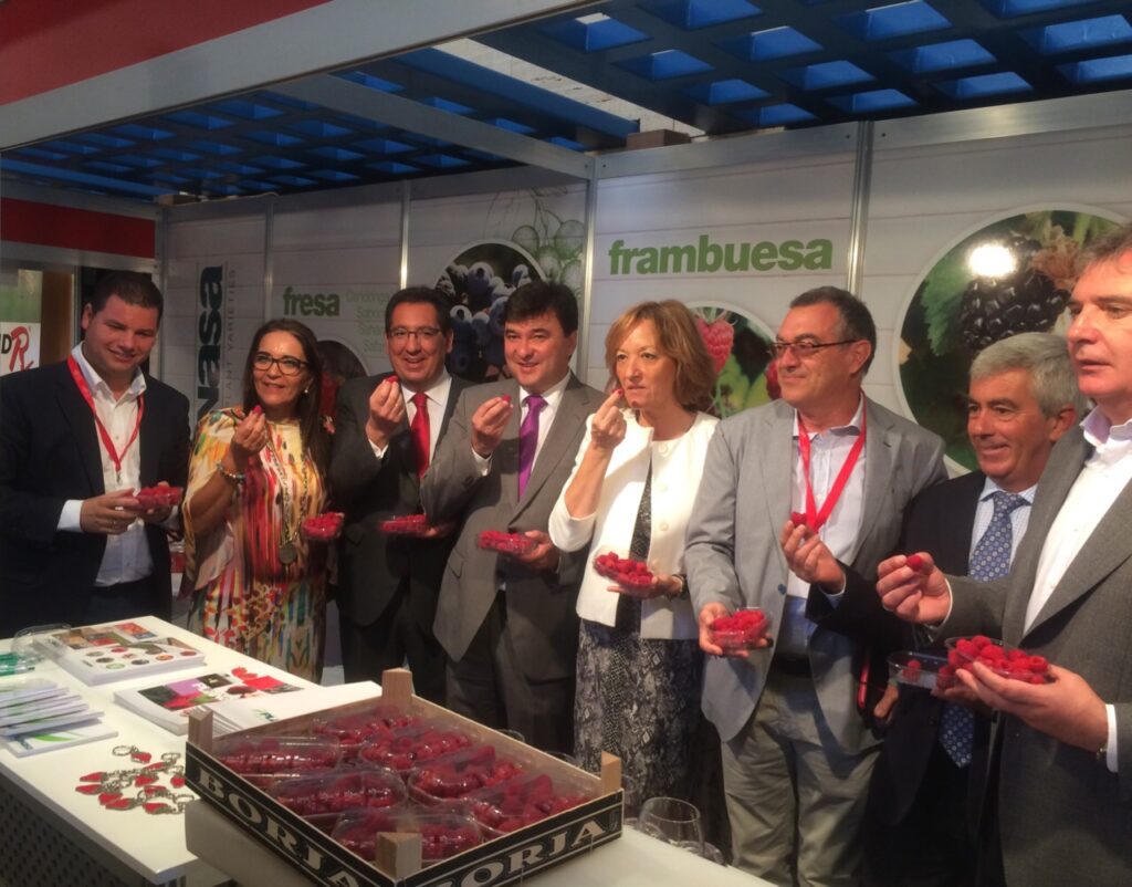 Cerca de un millar de personas de 30 empresas se dan cita en el I Congreso de Frutos Rojos