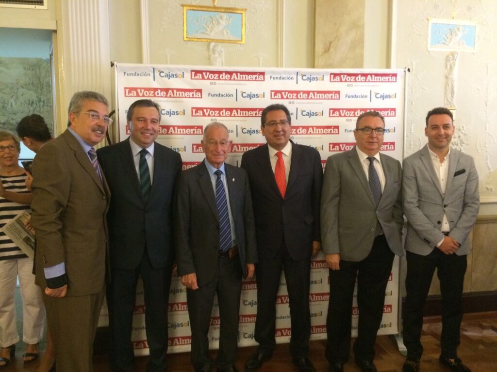 Antonio Pulido asiste el Desayuno-coloquio ‘Retos de la empresa almeriense’
