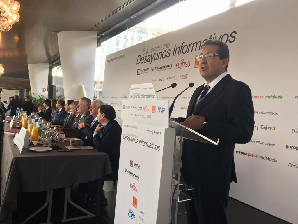 Antonio Pulido, presidente de la Fundación Cajasol, en el Desayuno Informativo de Europa Press en Abades Triana con Juan Manuel Moreno