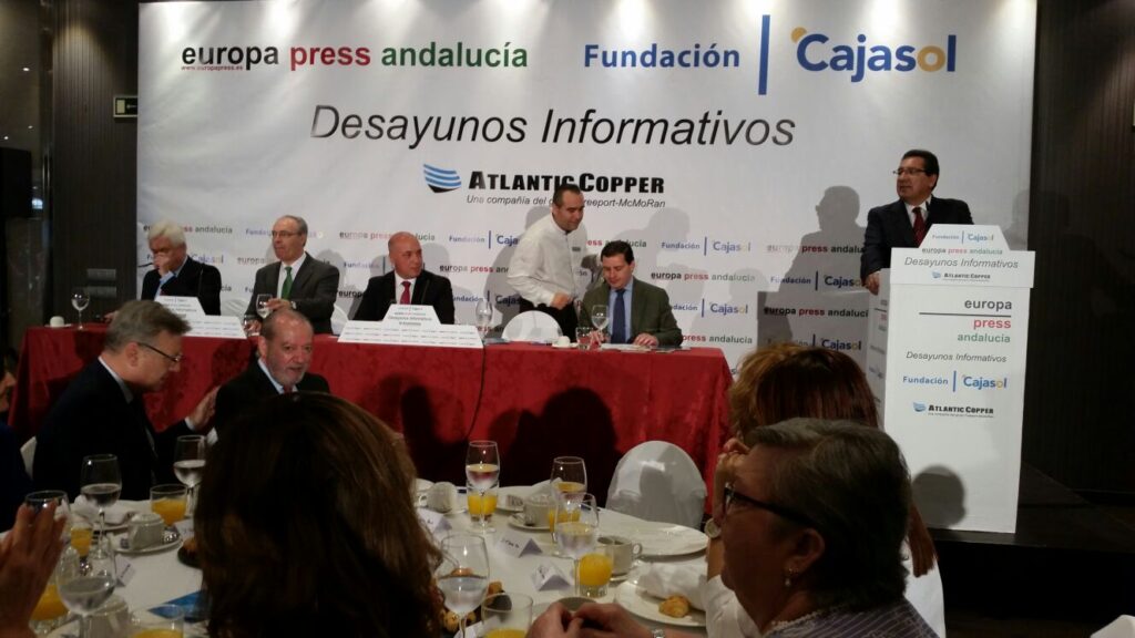 Antonio Pulido asiste a la conferencia de Antonio Ruiz, presidente de la Diputación de Córdoba, en los Desayunos de Europa Press Andalucía
