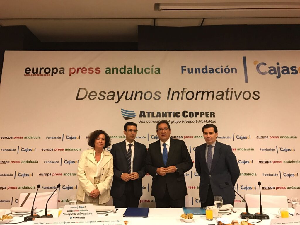 Antonio Pulido asiste al Desayuno Informativo de Europa Press con Francisco Cuenca, alcalde de Granada