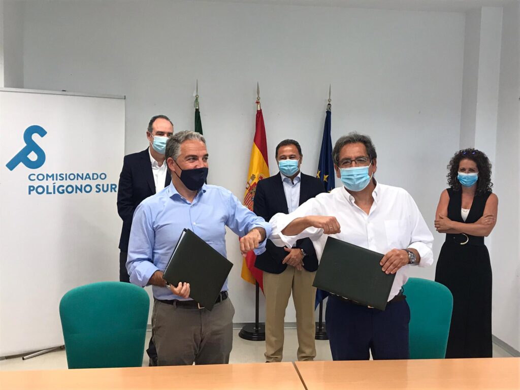 Fundación Cajasol y Junta de Andalucía entregan mascarillas para las Escuelas de Verano del Polígono Sur