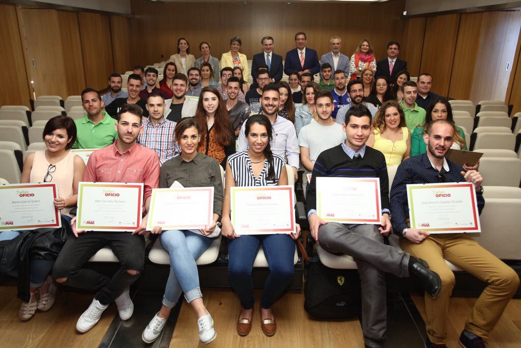 Antonio Pulido, presidente de la Fundación Cajasol, en la entrega de las becas de oficio 2017 de Fundación MAS en la Fundación Cajasol