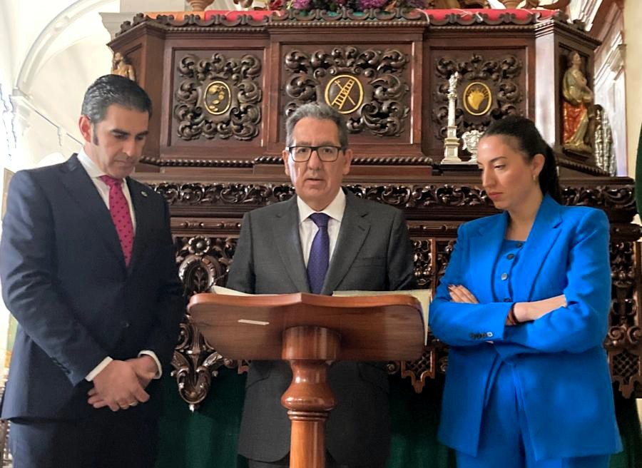 La Fundación Cajasol firma un acuerdo con la Hermandad de la Santa Vera Cruz de Castro del Río para la realización de los nuevos candelabros arbóreos del Paso de Nuestro Padre Jesús Preso