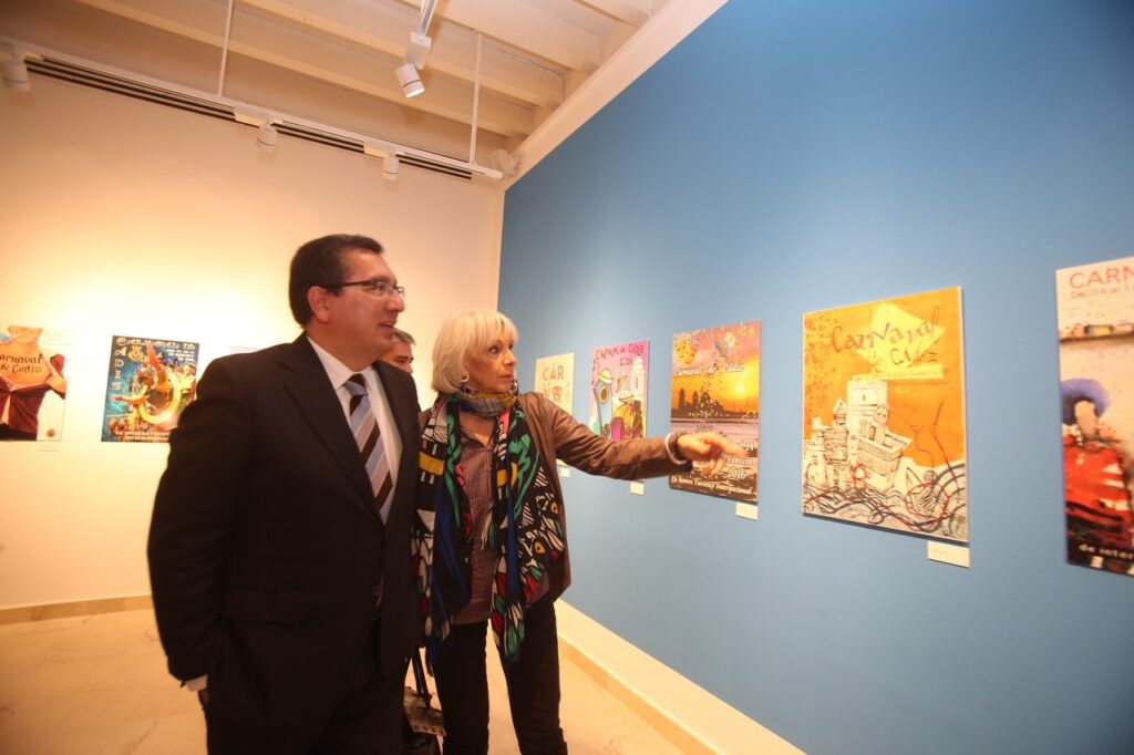 Exposición de las obras candidatas a cartel anunciador del Carnaval de Cádiz en la Fundación Cajasol hasta el 21 de febrero