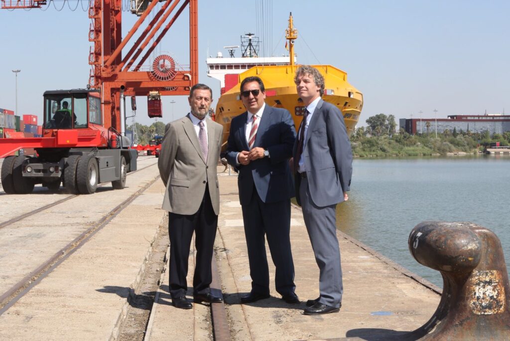 La Autoridad Portuaria y la Fundación Cajasol suman esfuerzos para acercar a Sevilla las potencialidades de su Puerto