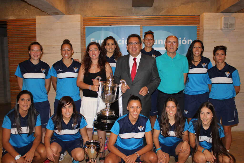 La Fundación Cajasol mantiene su apoyo al Sporting Club Huelva de fútbol femenino de cara a la próxima temporada