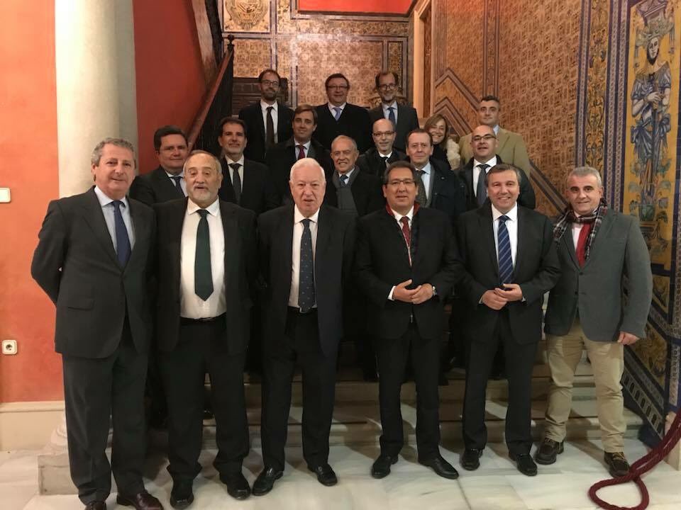 García-Margallo, en su visita a la Fundación Cajasol, recibido por Antonio Pulido