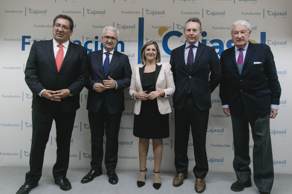 Antonio Pulido asiste al Foro de Cádiz con Irene García