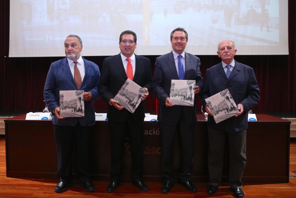 Toda la historia de ‘La Real Audiencia y la Plaza de San Francisco de Sevilla’ en el libro de la Fundación Cajasol
