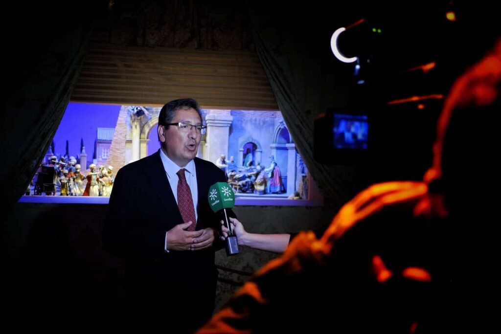 Antonio Pulido ofreciendo detalles de la programación de los Gozos de Diciembre 2018 en Cádiz