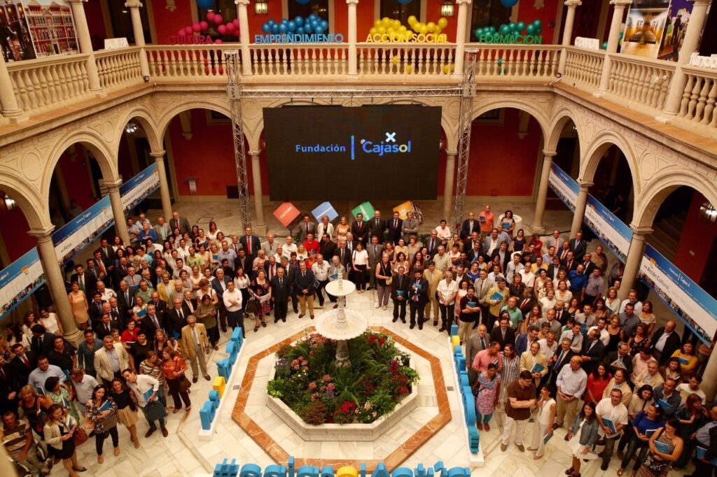 La Fundación Cajasol presenta su memoria de actividades 2014 con más de 633 proyectos de los que se benefician más de 1,5 millones de personas