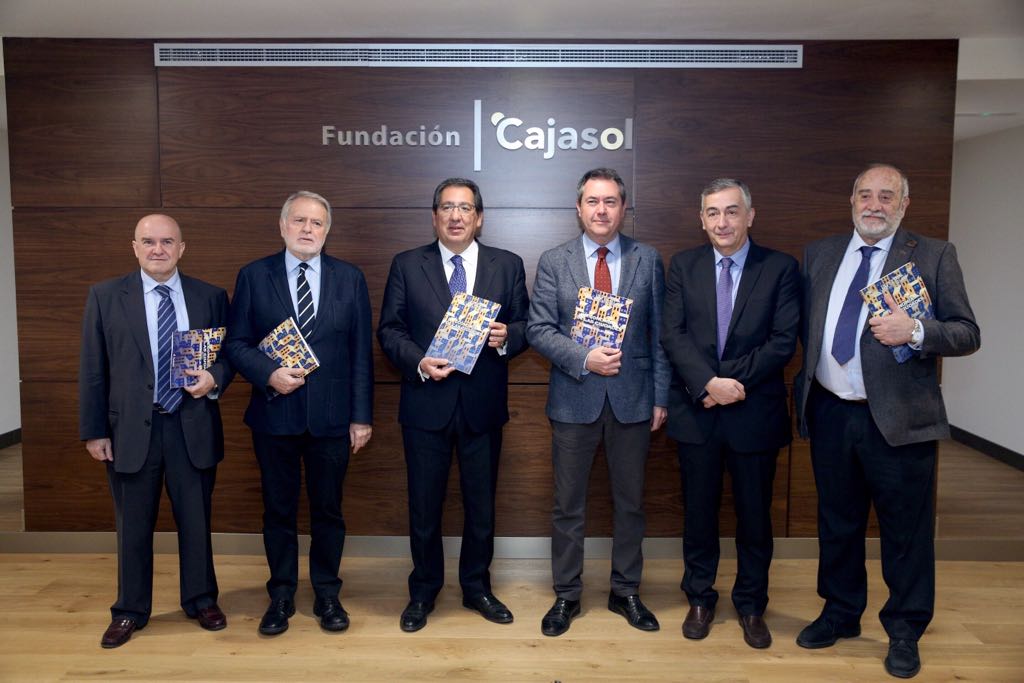 Antonio Pulido preside la presentación del nº153 de la revista Papeles de la Economía en la Fundación Cajasol