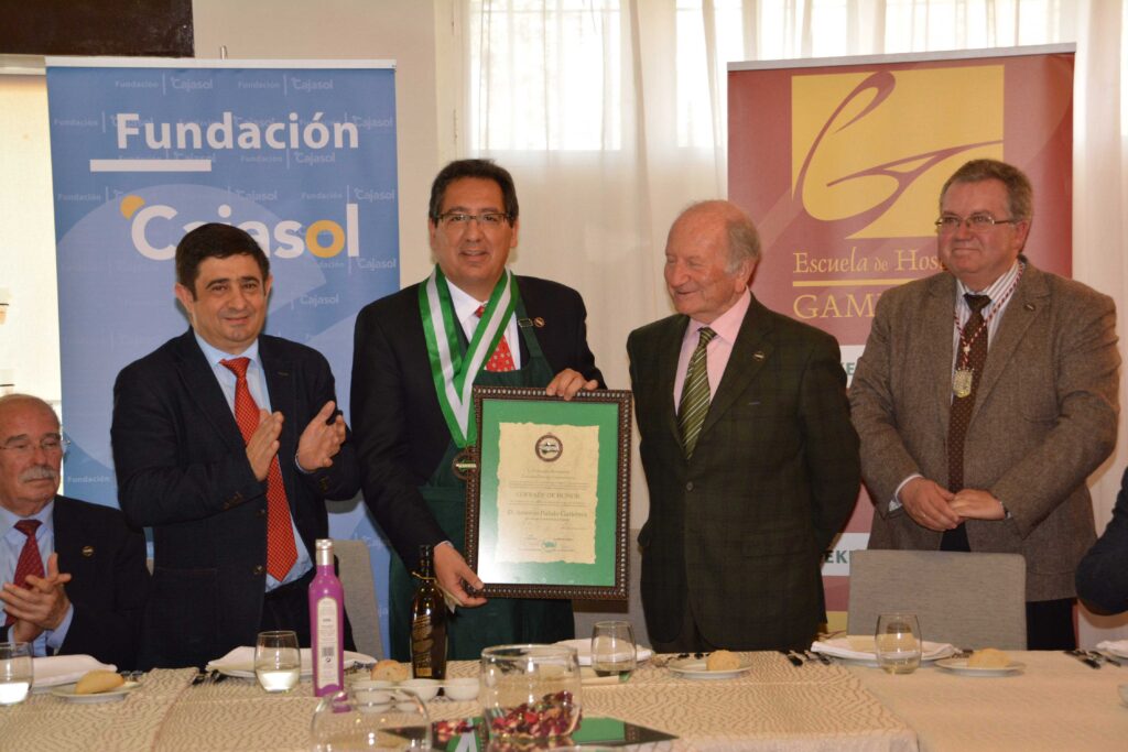 La Federación Andaluza de Cofradías Vínicas y Gastronómicas nombra Cofrade de Honor a Antonio Pulido