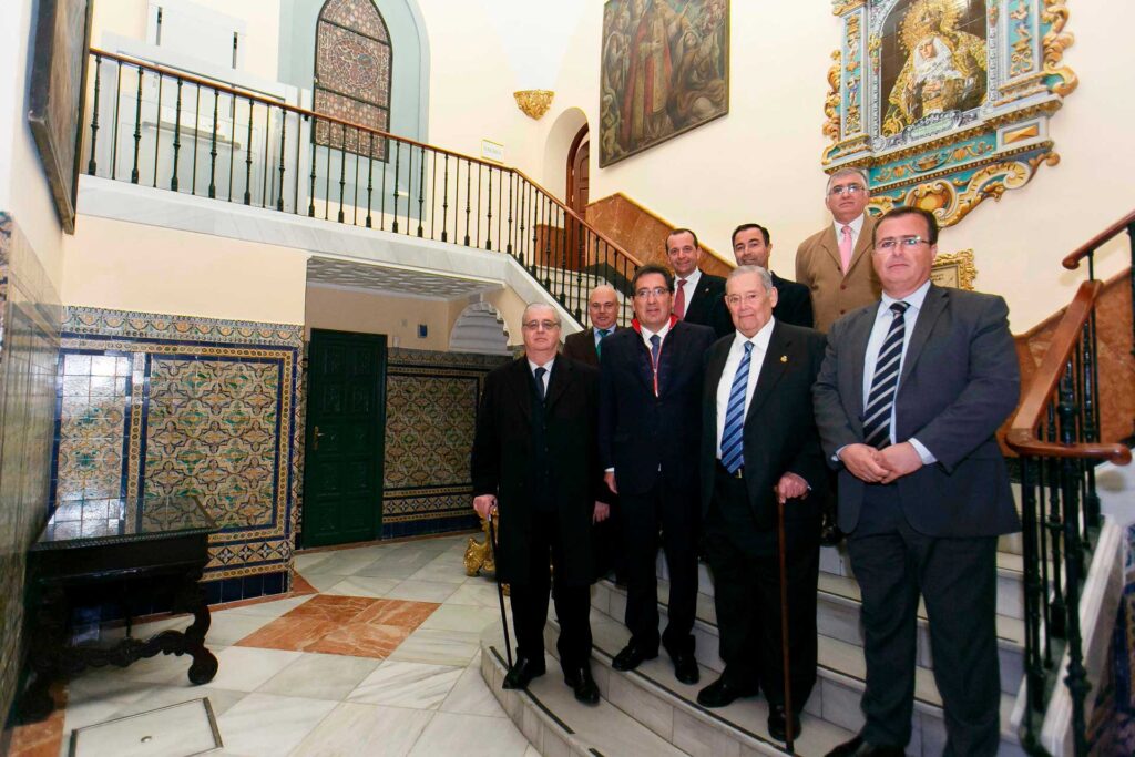 La Fundación Cajasol hace posible el acceso al Camarín de la Esperanza Macarena para todas las personas con dificultades de movilidad