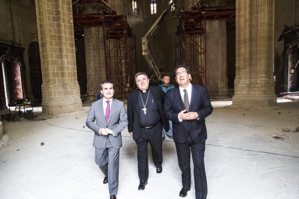Fundación Cajasol y Obra Social ‘la Caixa’ renuevan su acuerdo con la Iglesia de Santiago del Real y del Refugio de Jerez