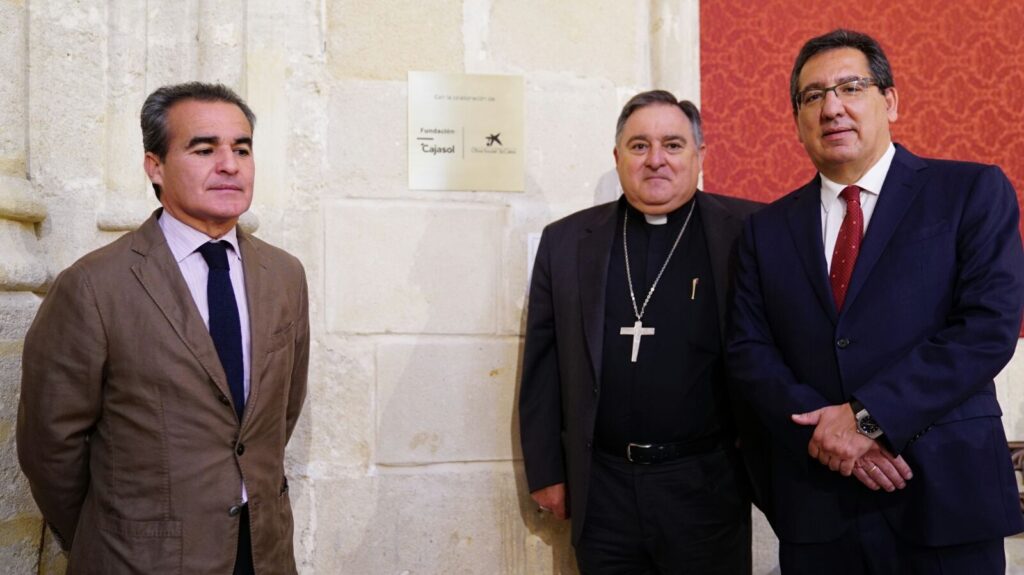 Visita institucional a la iglesia de Santiago en Jerez