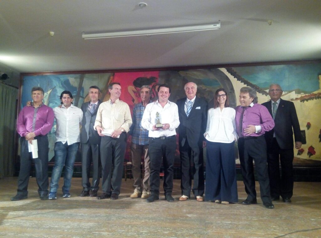 Foto de familia con ganador del Colón de Oro 2016 y los finalistas del certamen flamenco