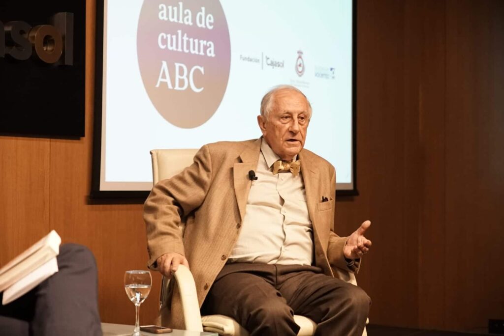 Inocencio Arias presenta ‘Con pajarita y sin complejos’ en el Aula de Cultura de ABC de Sevilla