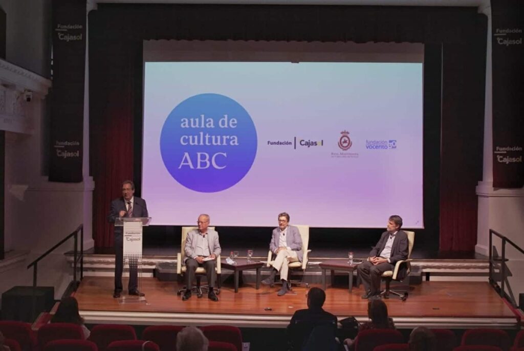 Antonio Pulido, presidente de la Fundación Cajasol, inaugura el Aula de Cultura junto a Álvaro Ybarra, Javier Rubio e Ignacio Camacho