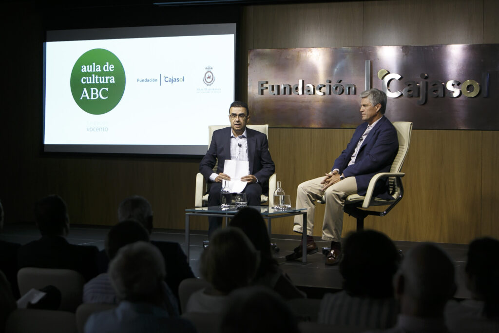 Juan Antonio Ruiz ‘Espartaco’ en el Aula de Cultura de ABC de Sevilla desde la Fundación Cajasol