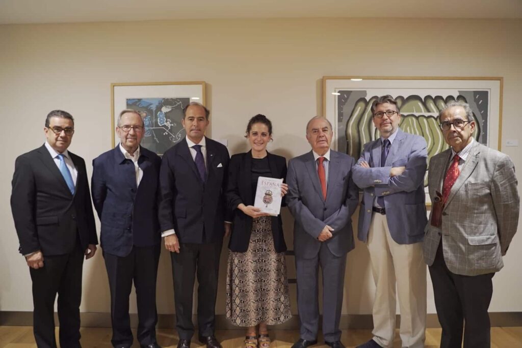 Ildefonso Falcones y José Varela Ortega llenan el Aula de Cultura de ABC de Sevilla en las primeras sesiones de otoño