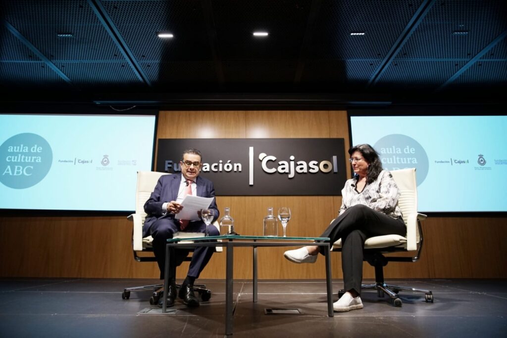 Mari Pau Domínguez presenta ‘La nostalgia del limonero’ en el Aula de Cultura ABC de Sevilla