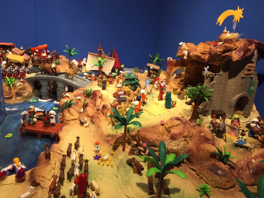 La Fundación Cajasol da el pistoletazo de salida a la Navidad en Huelva con la inauguración de un Belén de Playmobil