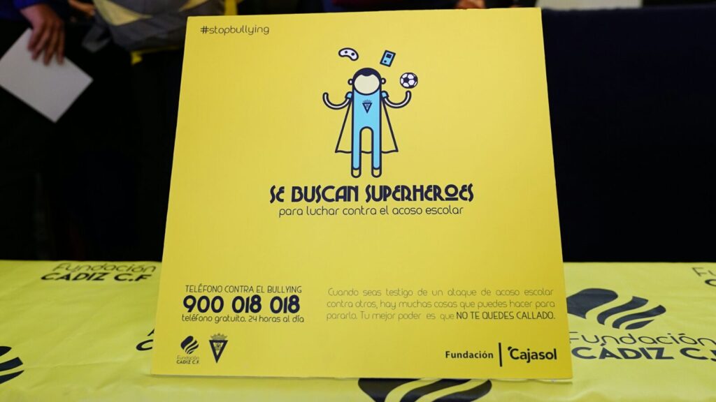 Iniciativa puesta en marcha por la campana Stop Bullying en Cádiz