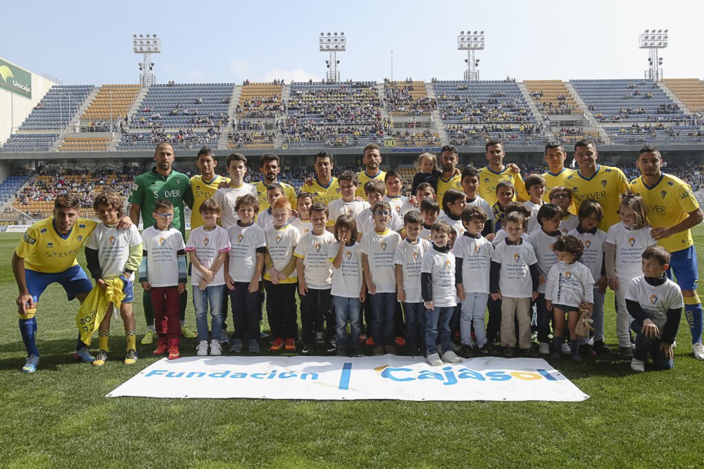Fundación Cajasol y Cádiz CF trabajan en la promoción del deporte