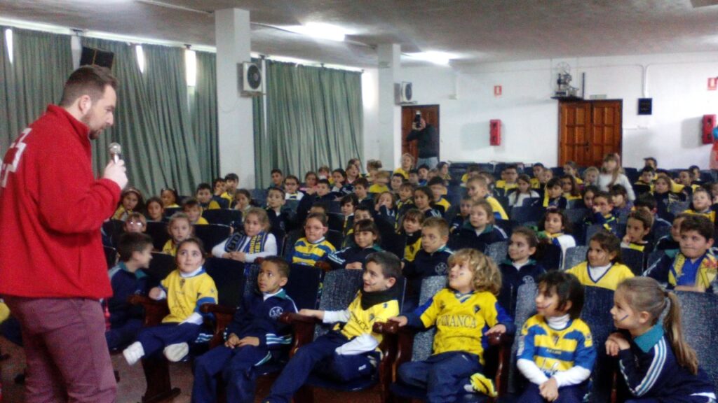 Valores educativos, deportivos y nutricionales en los colegios gaditanos con 'El Cádiz al cole'