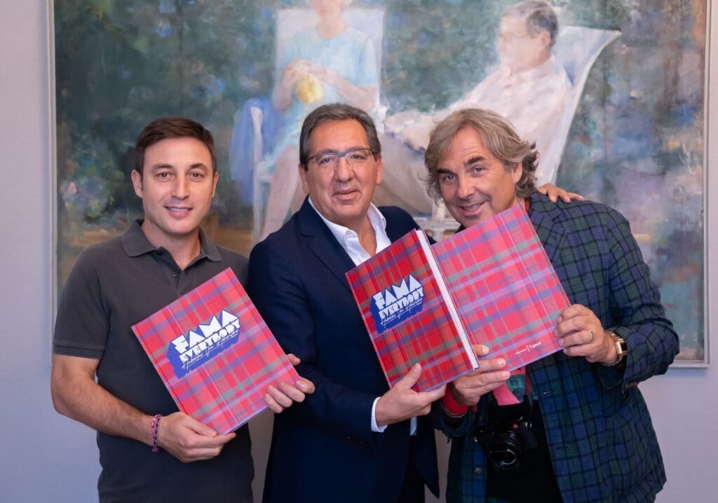 Hubertus Von Hohenlohe presenta el catálogo de la muestra “FAMA Everybody” en la Fundación Cajasol