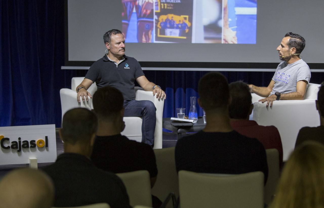 Emilio Martín, durante su charla deportivo en la Fundación Cajasol