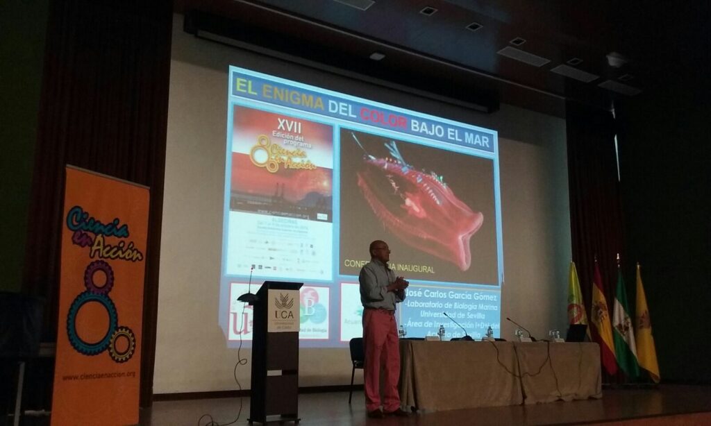 ‘Ciencia en acción’ acerca al público la ciencia y la tecnología a través del teatro, experimentos, proyecciones y talleres