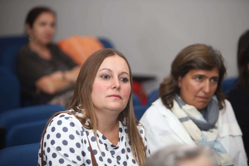 María Ángeles Narváez Anguita y Remedios Malvárez, en la sala Vimcorsa de Córdoba